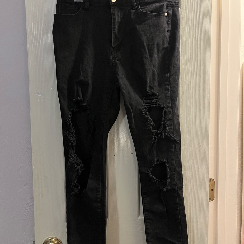 Black Distressed Women's Jeans
